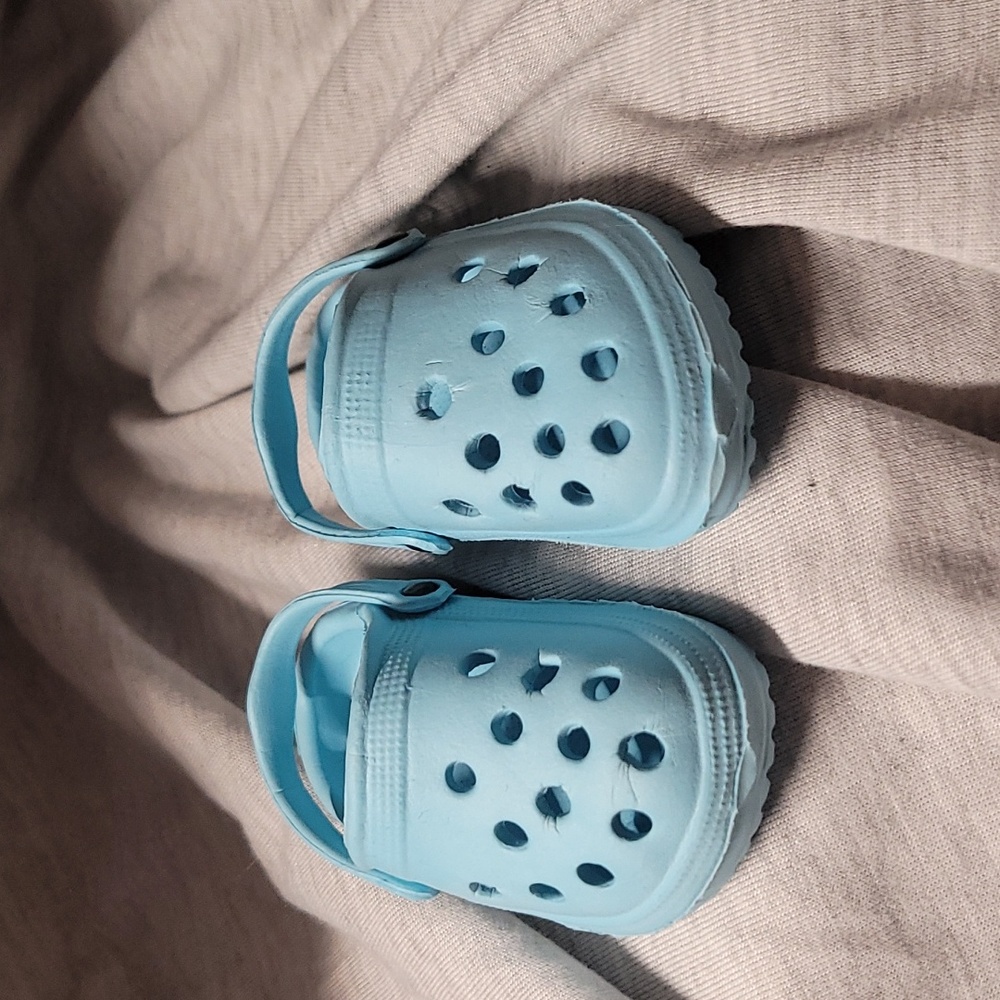 MINI croc- like shoes for doll. Blue. New.